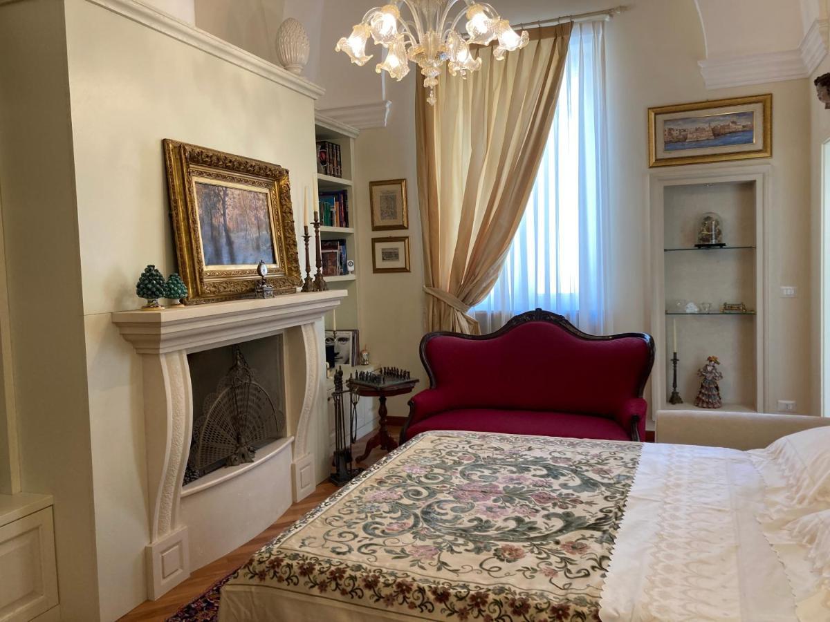 B&B Ai Due Santi Lecce Luaran gambar